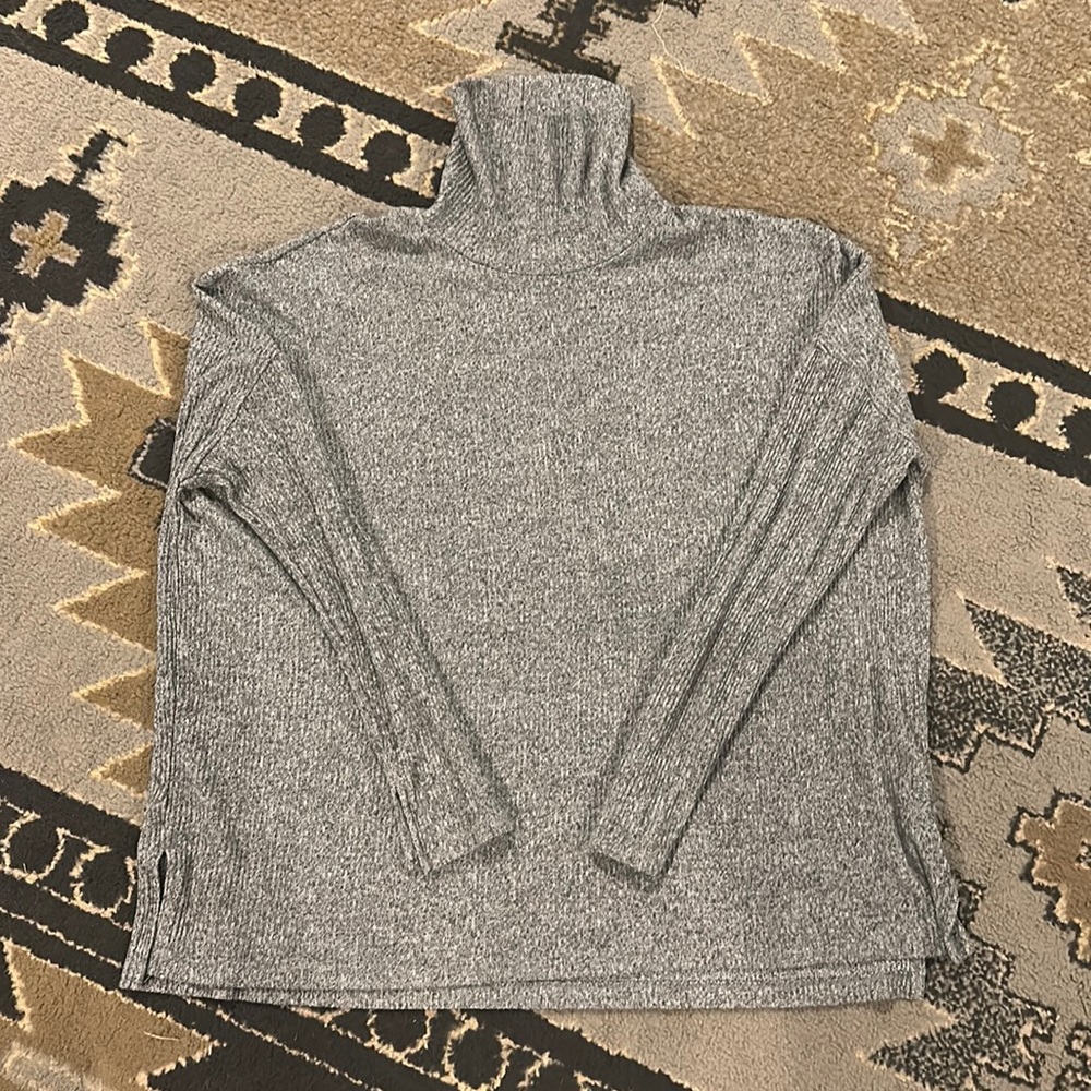 Aerie gray lightweight slouchy spilt hem sweater turtleneck size L